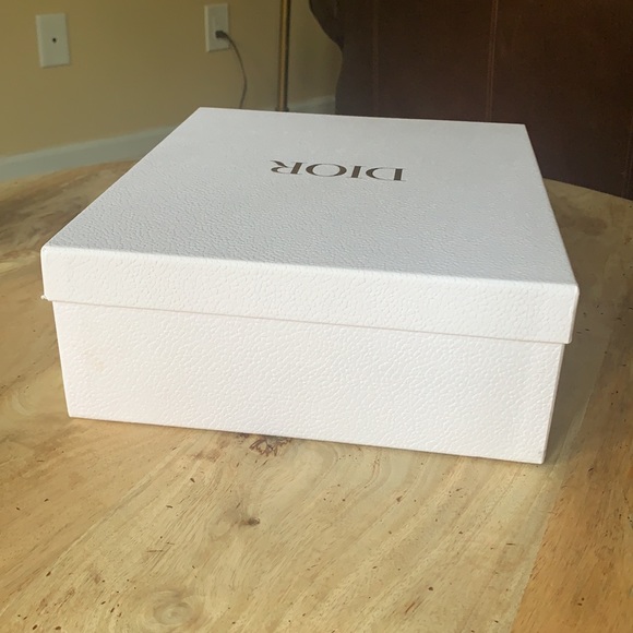 DIOR Gift/Shoe Box w/Silk paper - Medium - Picture 6 of 7